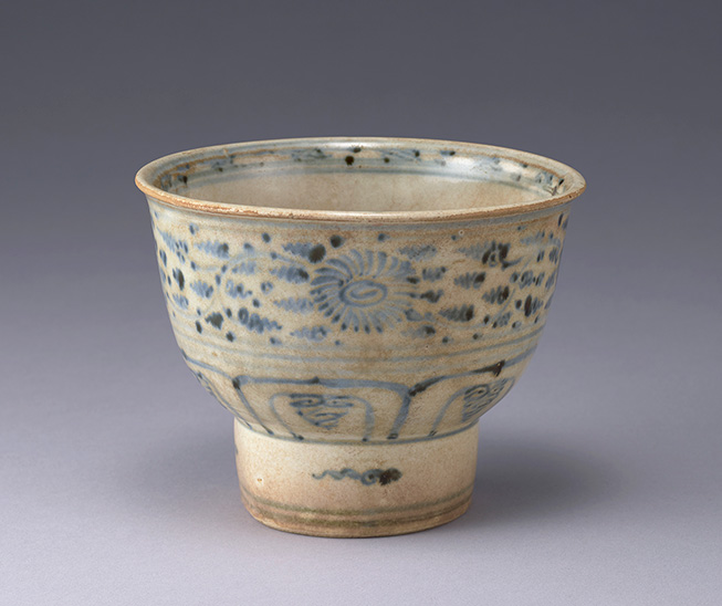 画像:青花菊唐草文碗
ベトナム 15~16世紀
当館蔵(浦上満氏寄贈)